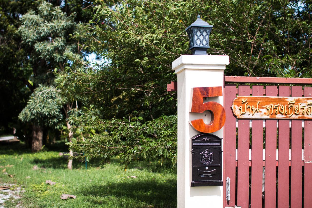 Thararin Villa Ban Doem Bang Exterior foto