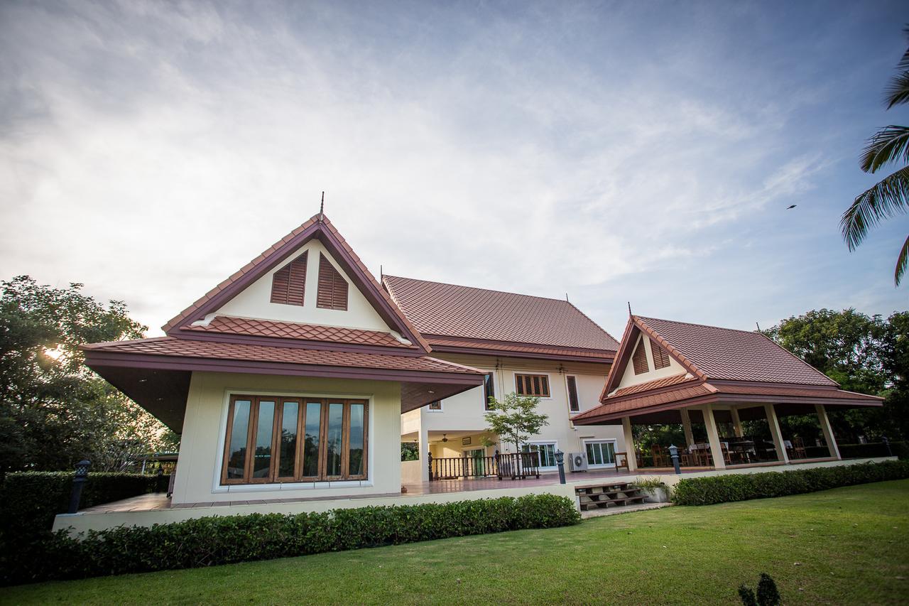 Thararin Villa Ban Doem Bang Exterior foto